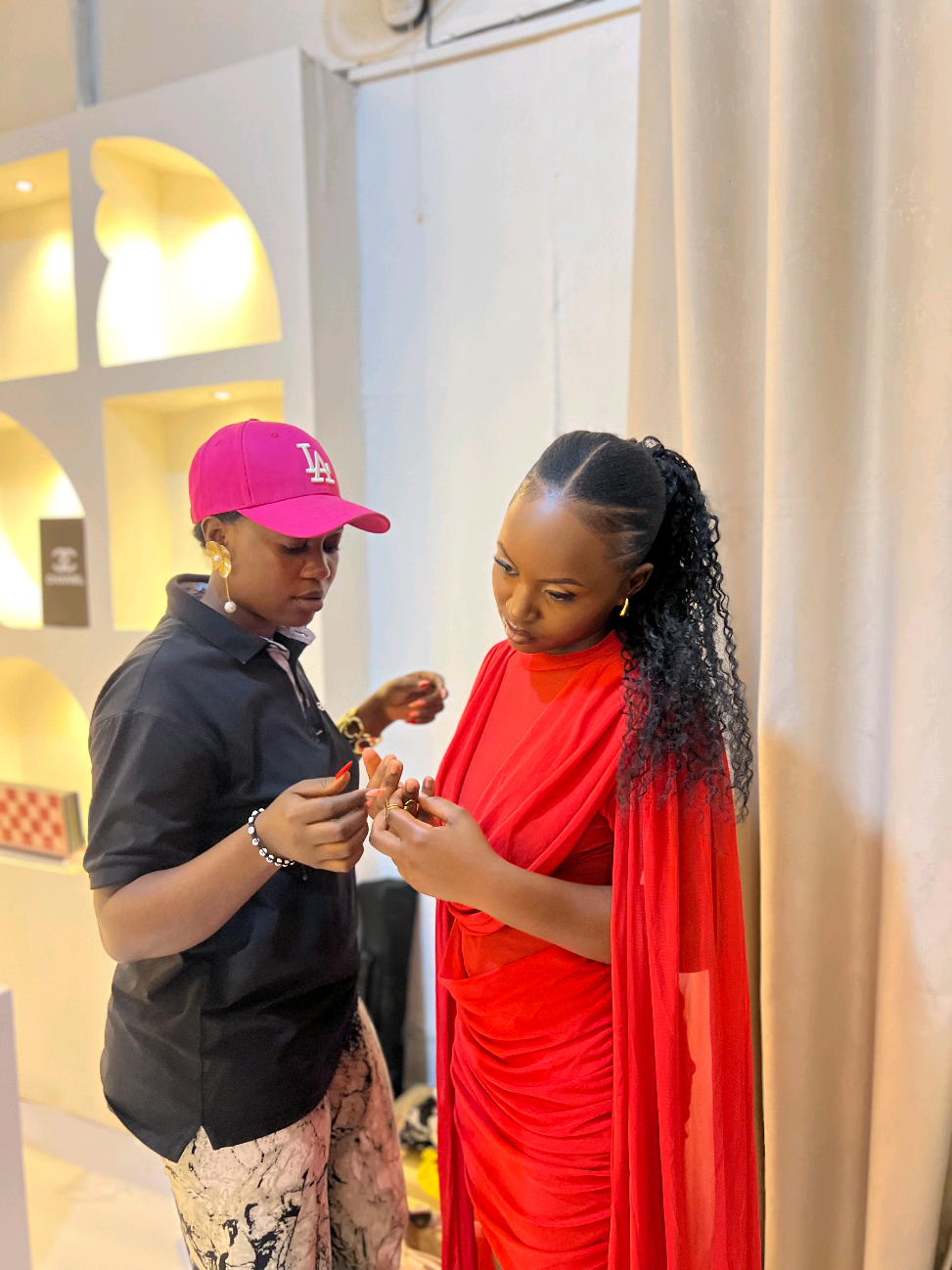 @DARI _PICTURES _UG