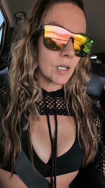 @Angie☮️