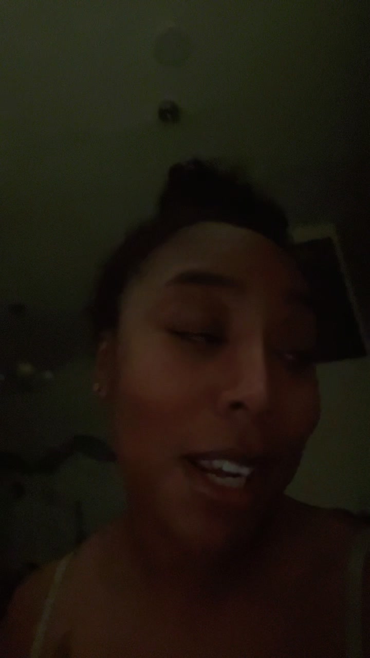 @Dee_Aleshanee