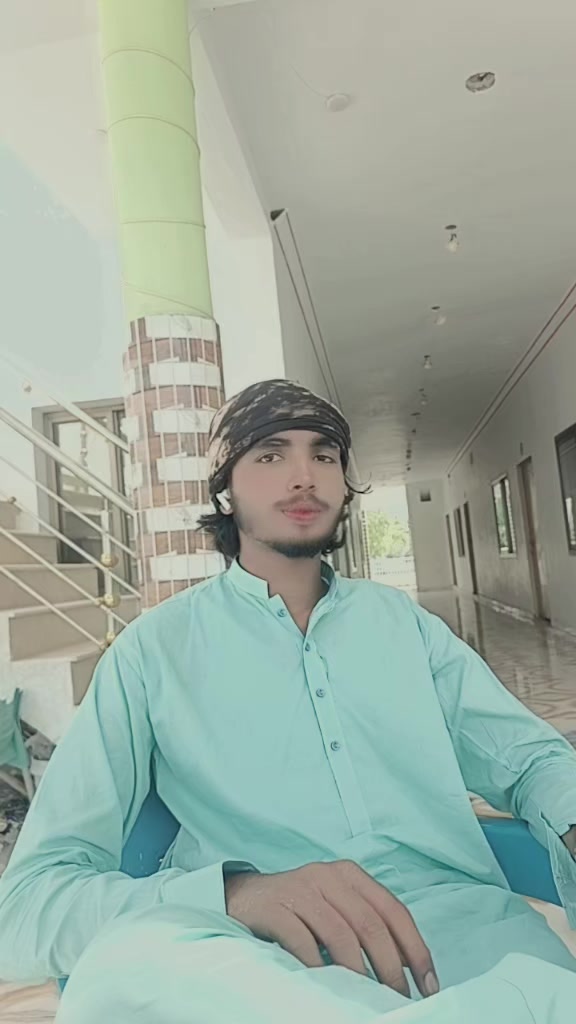 @ZEESHAN QURESHI ✌️😎
