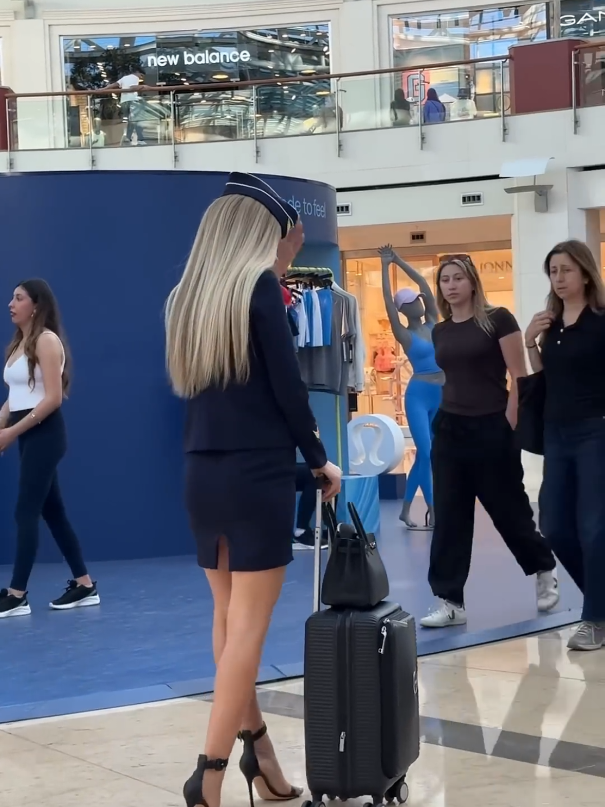 @Ryanair Cabin Crew