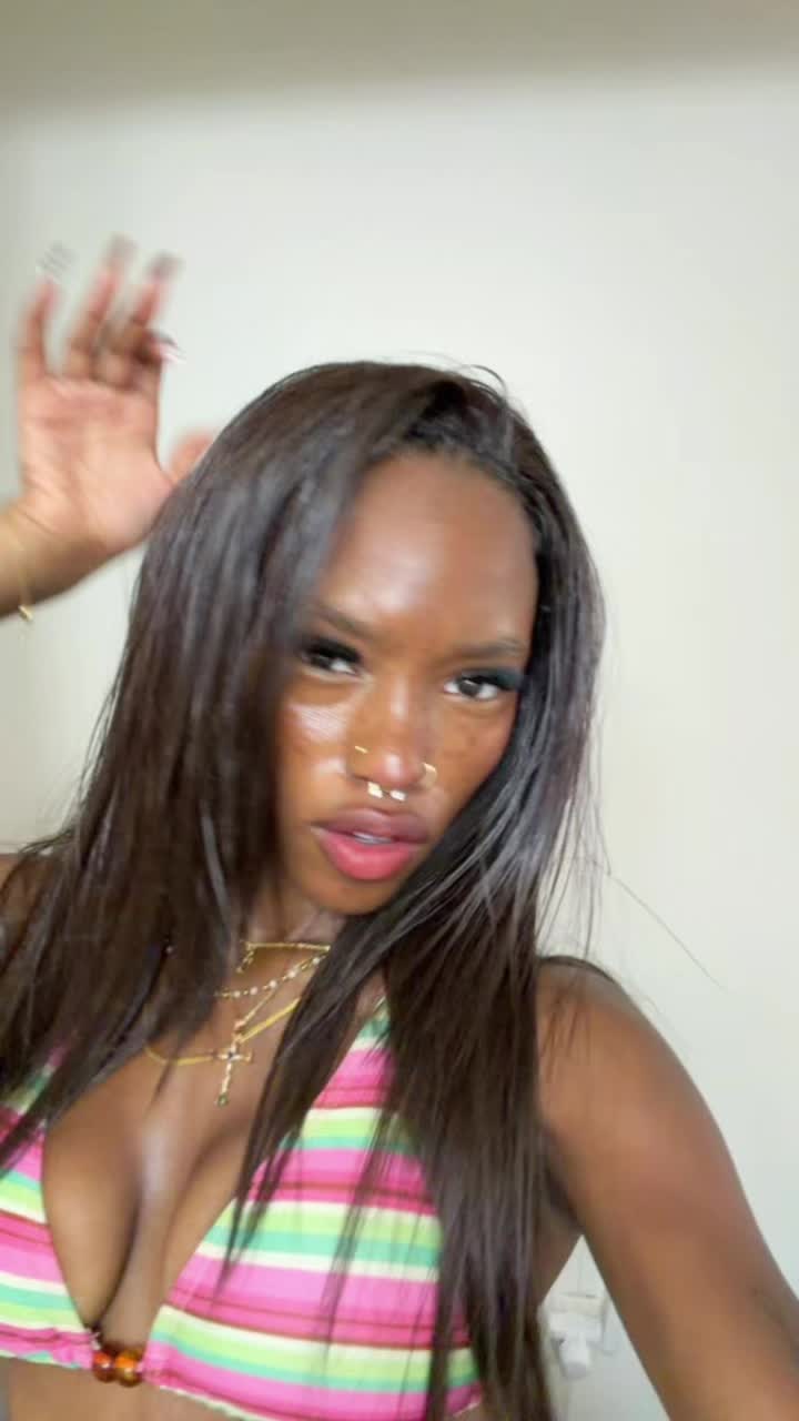 @bareleehere