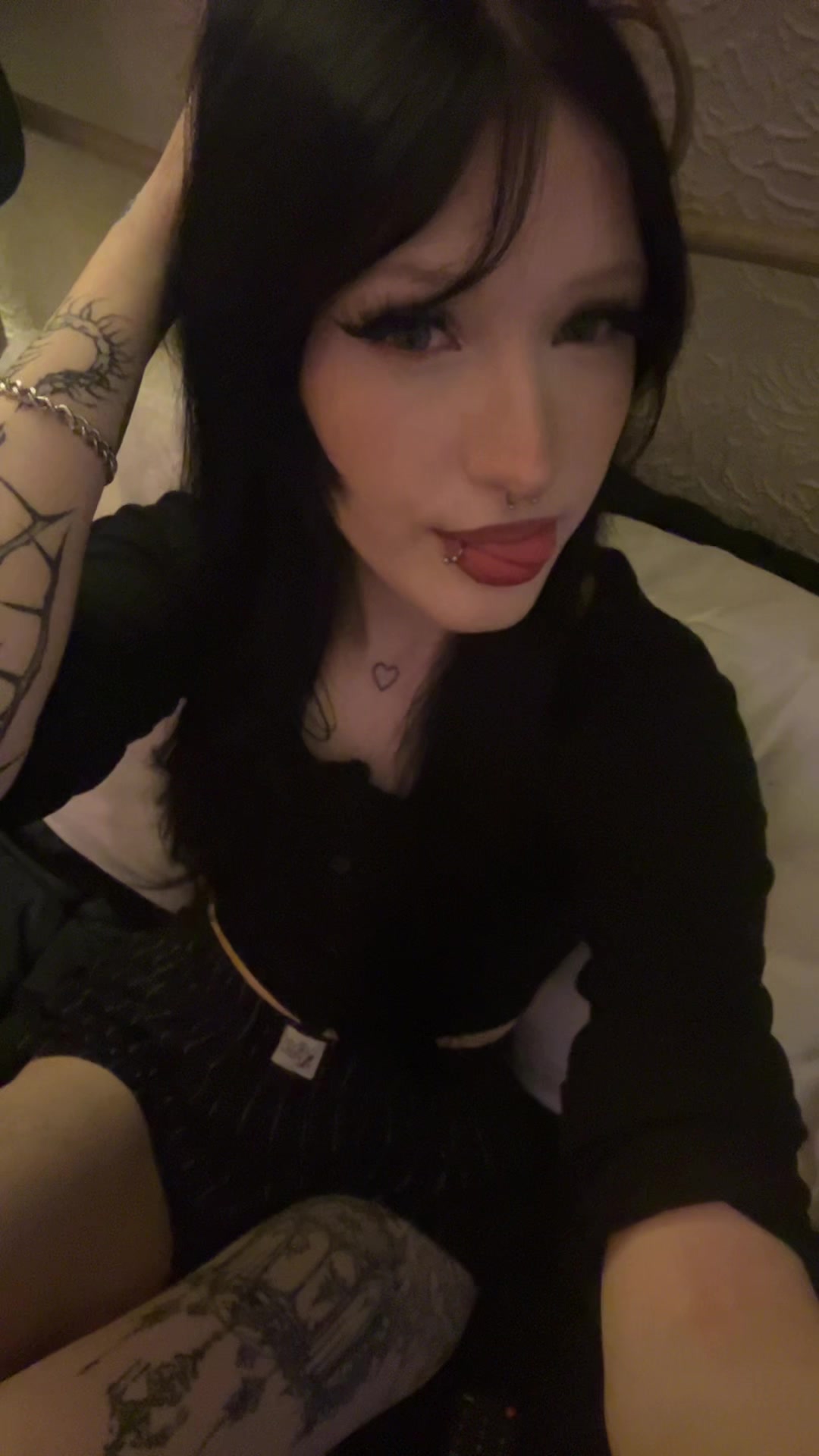 @auravaee
