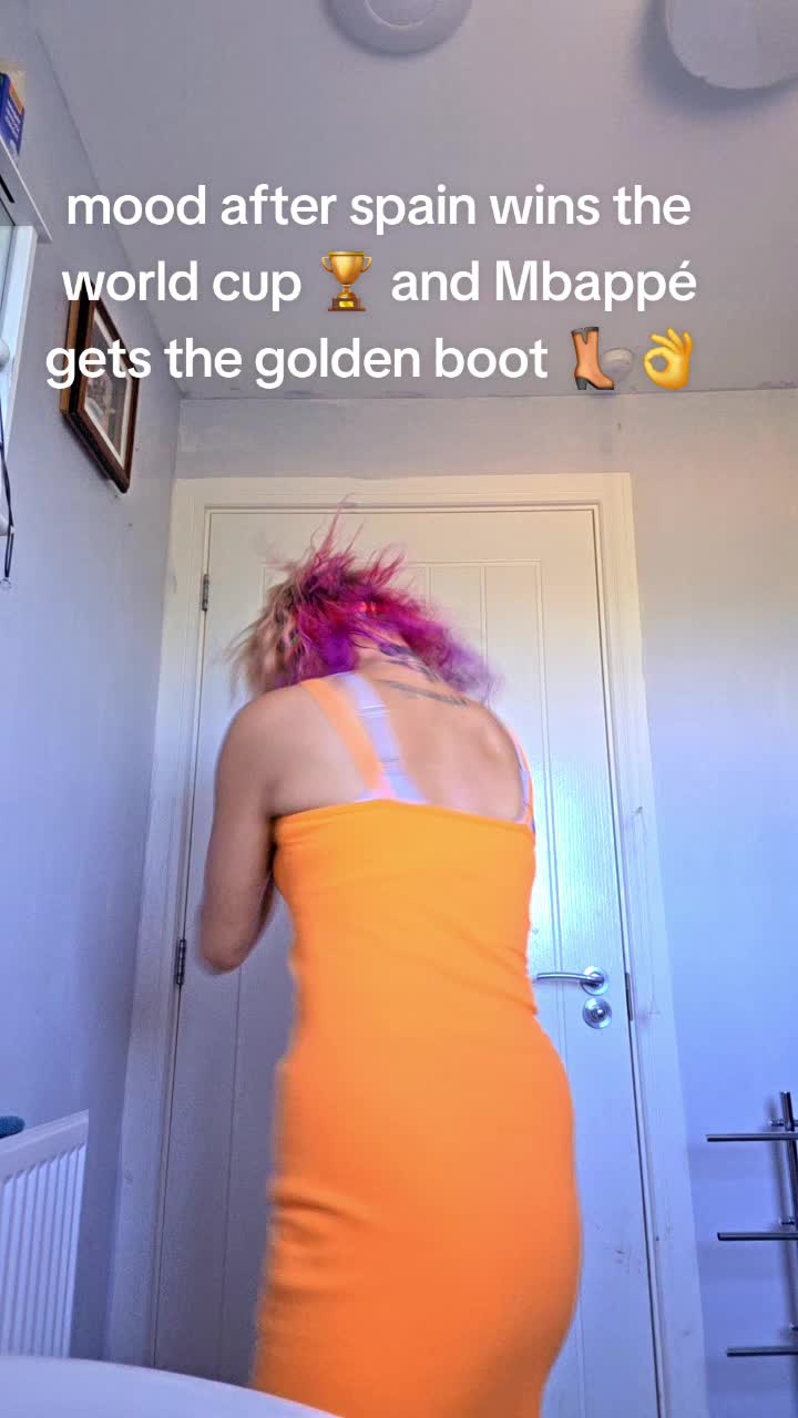 @Adora
