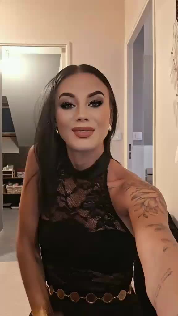 @Lau♒