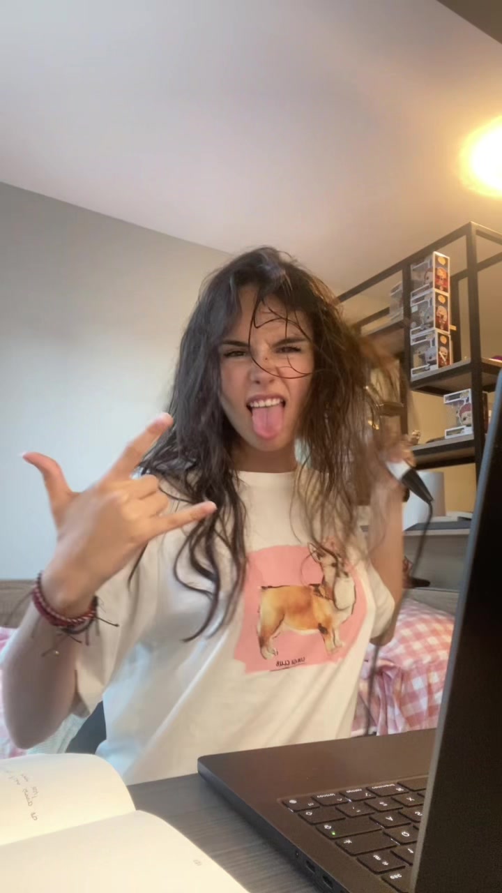 @Aivi