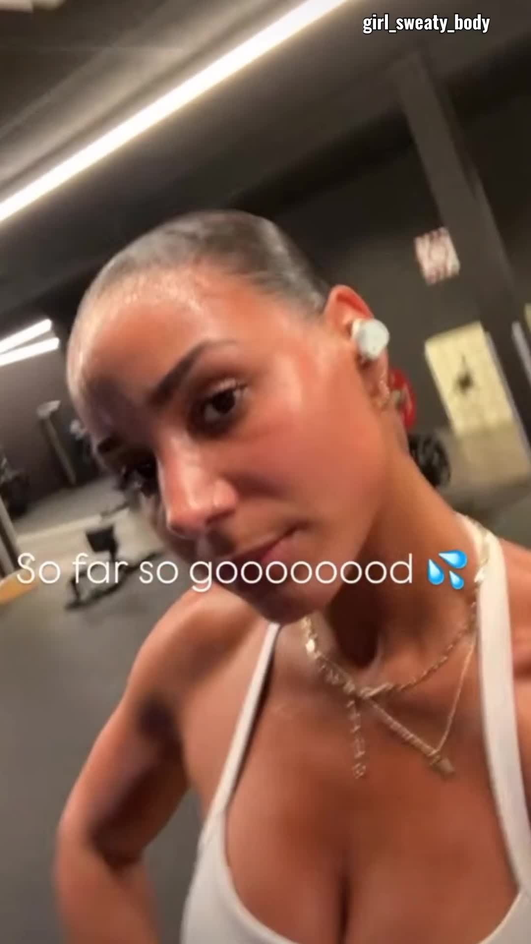 @girl_sweaty_body