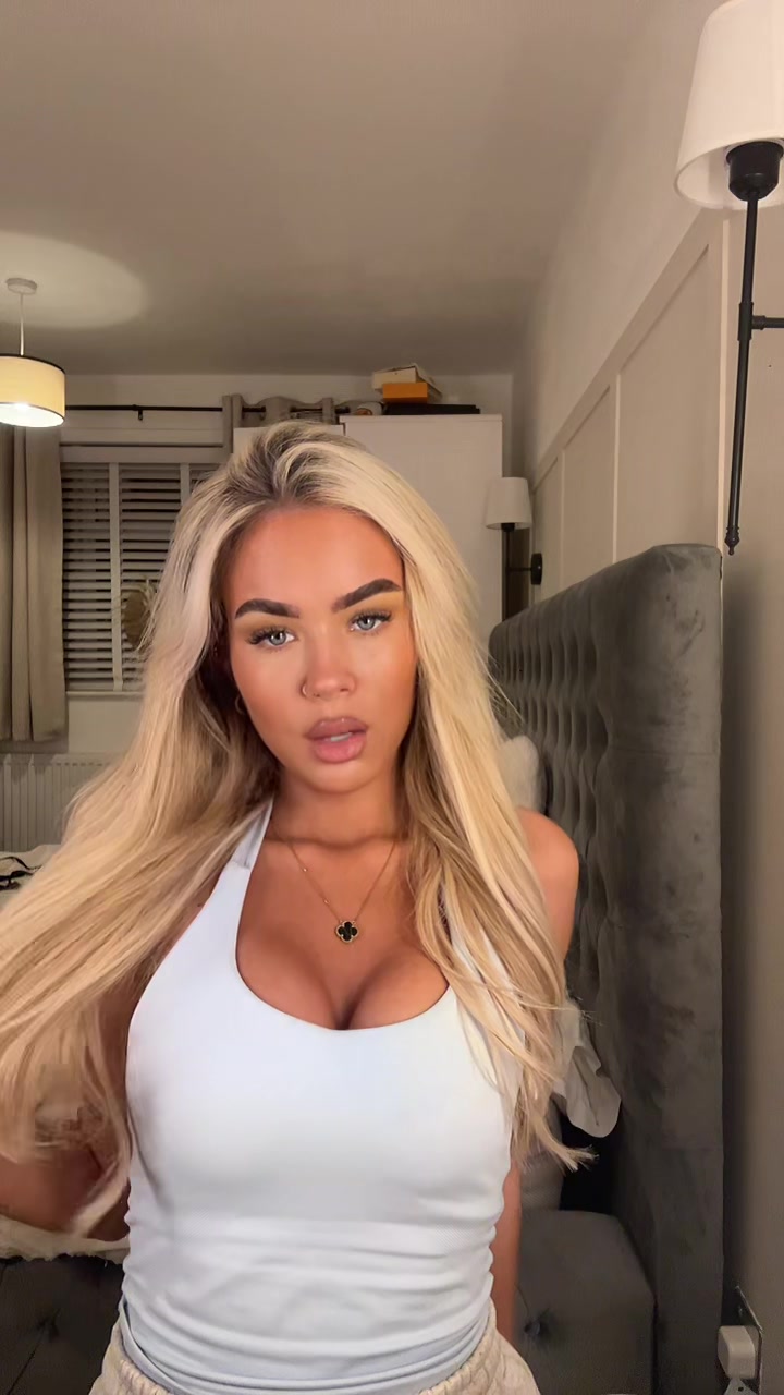 @elliesouthgate1