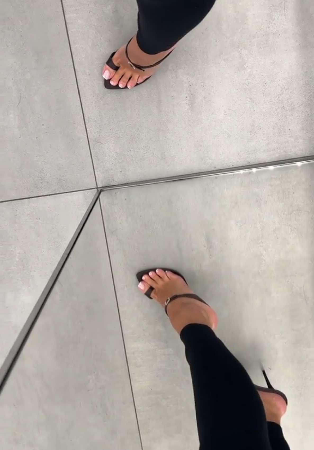 @Lauraroumi_