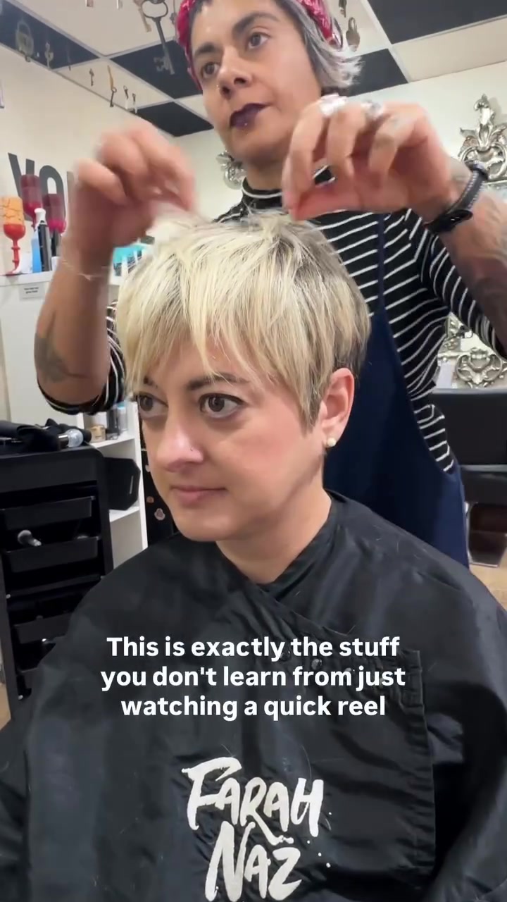 @Short Hair Cutting Specialist