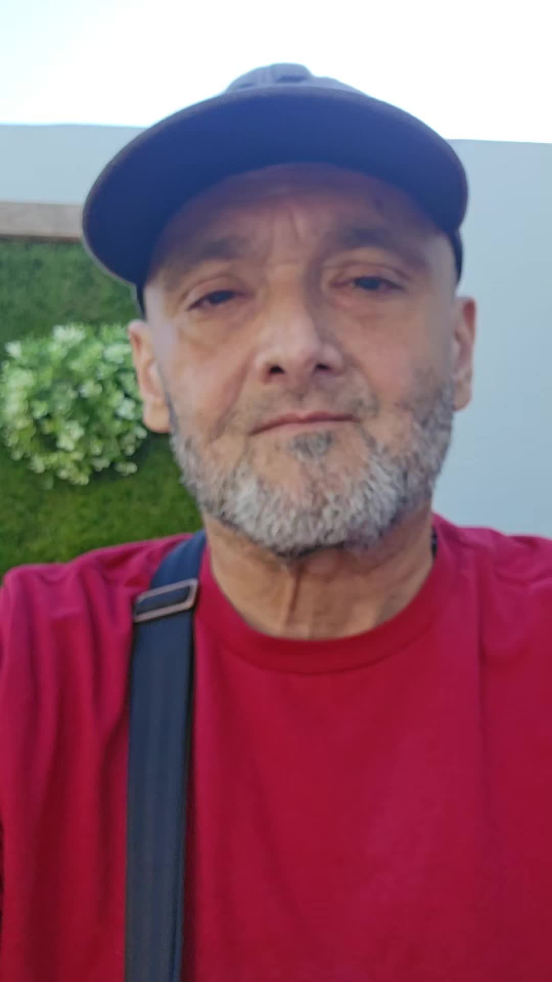 @Robertito