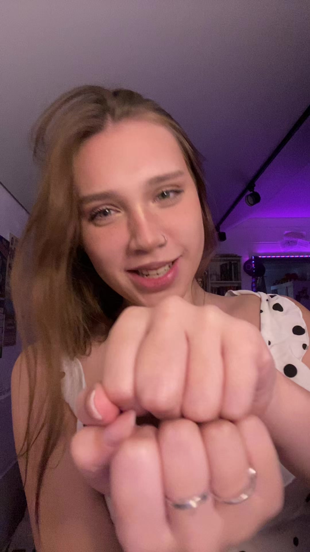 @annushka