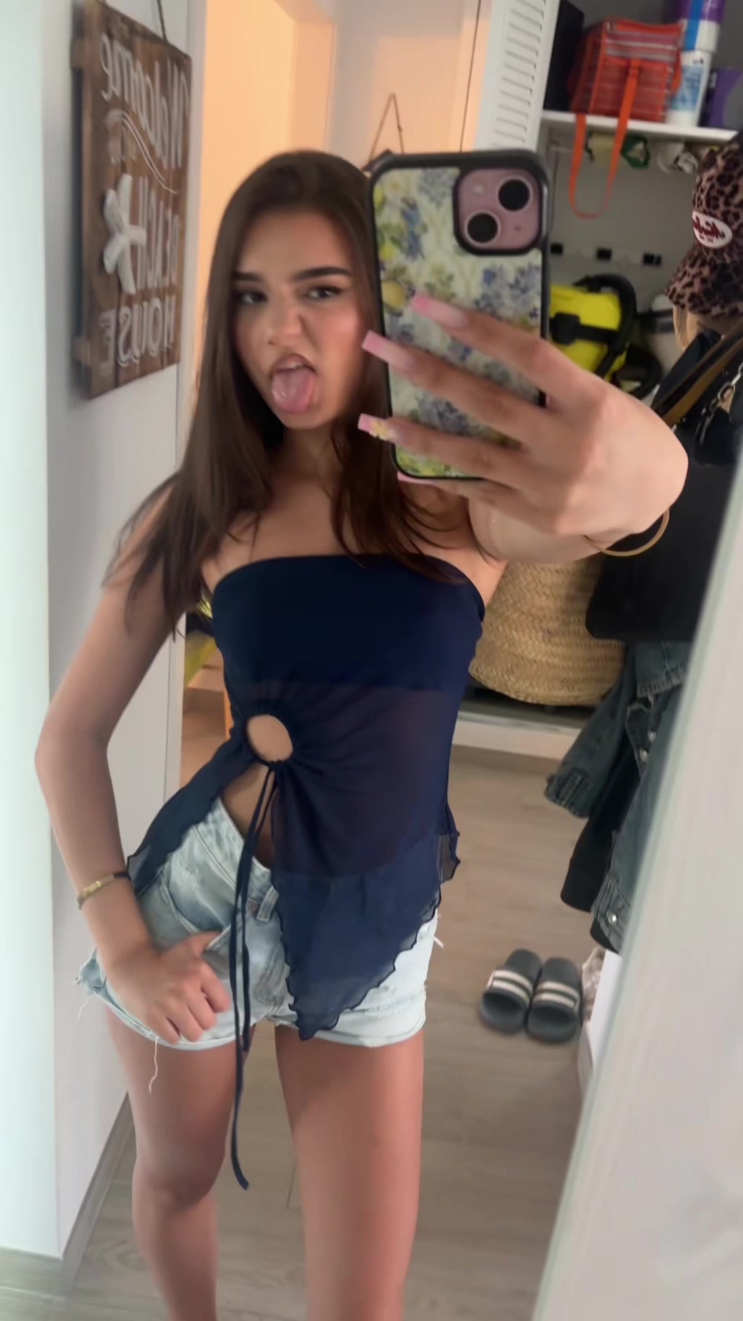 @adelinavrm