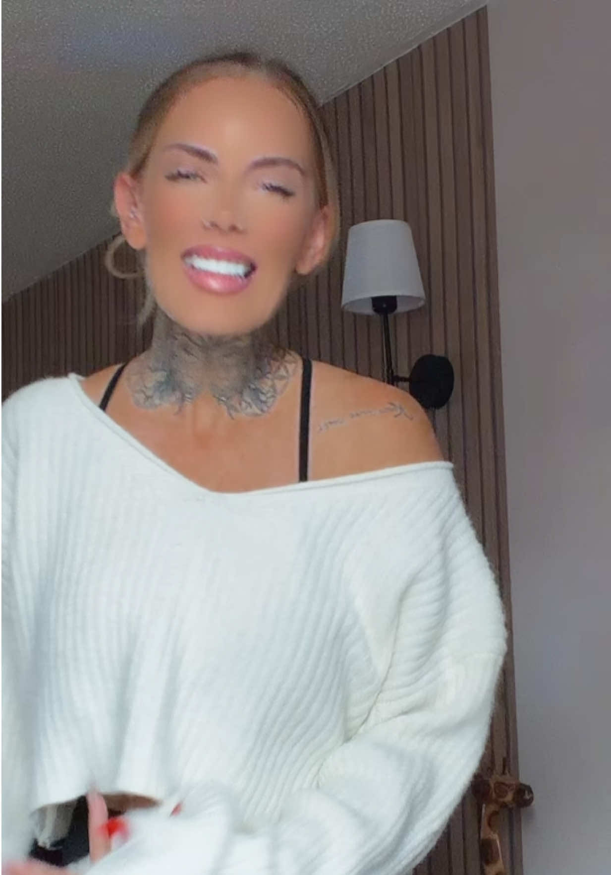 @Officialkelly_blonde