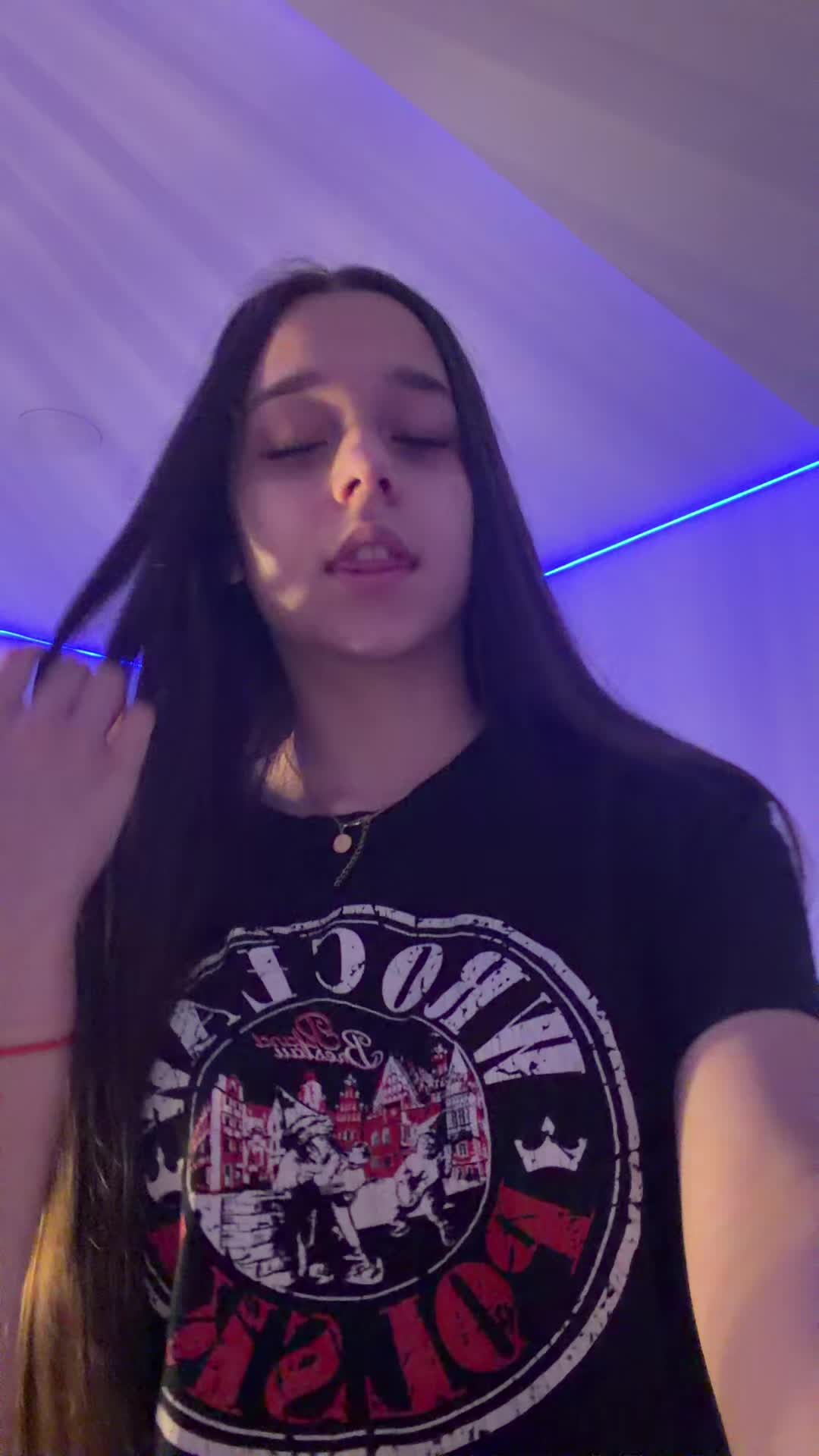 @vicky