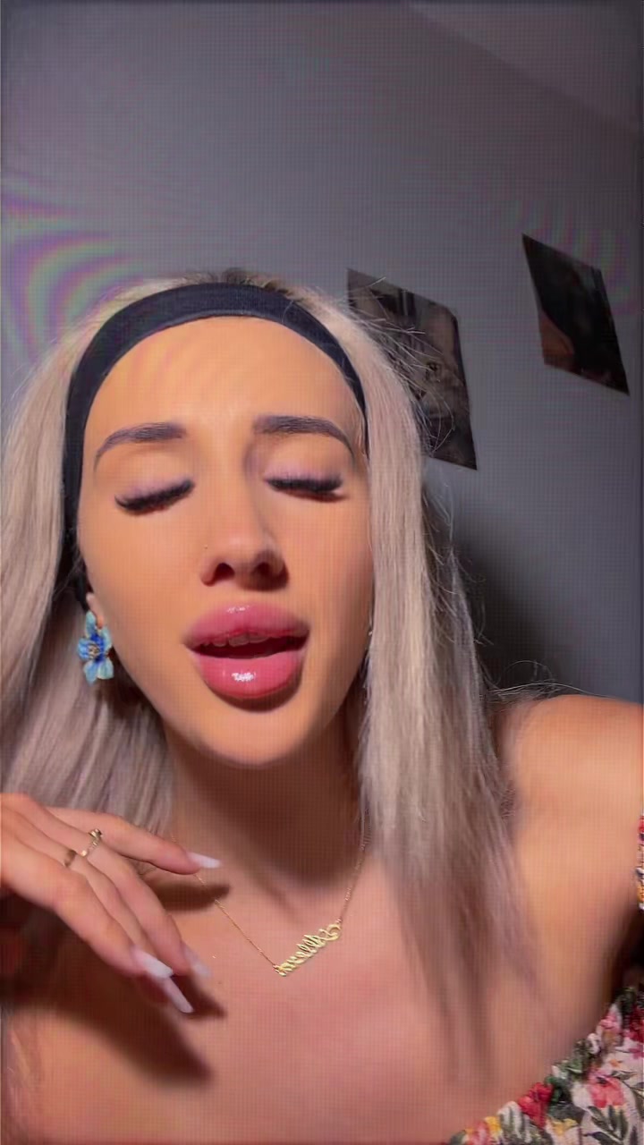 @allexa_denisa