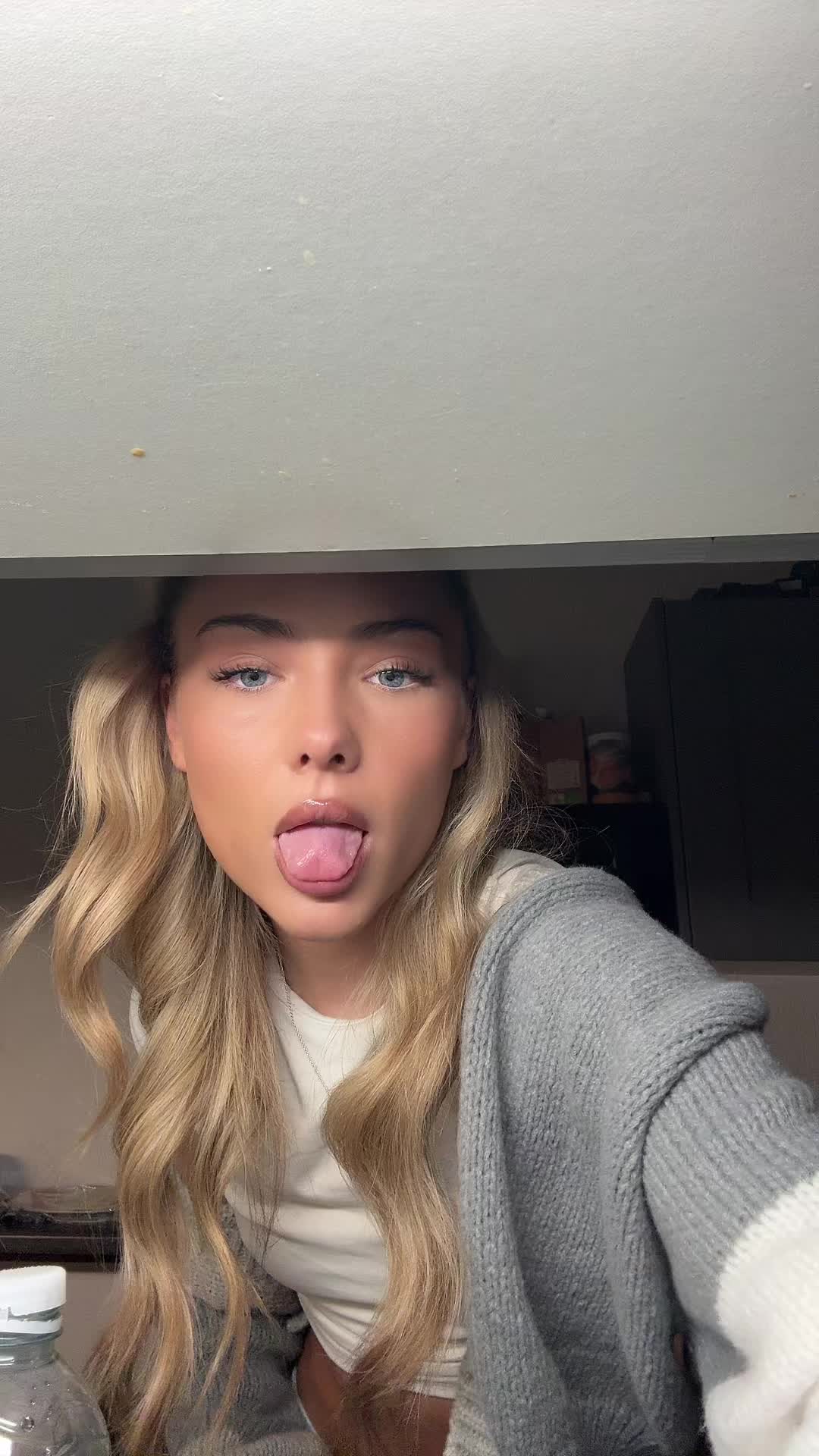 @⃟