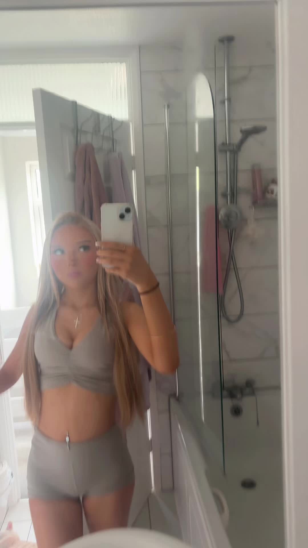 @leah x