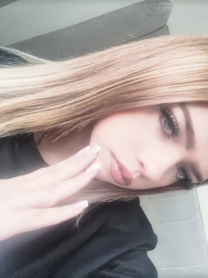 @🪽👱♀️