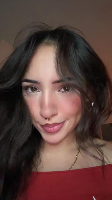 @AlexaFitg