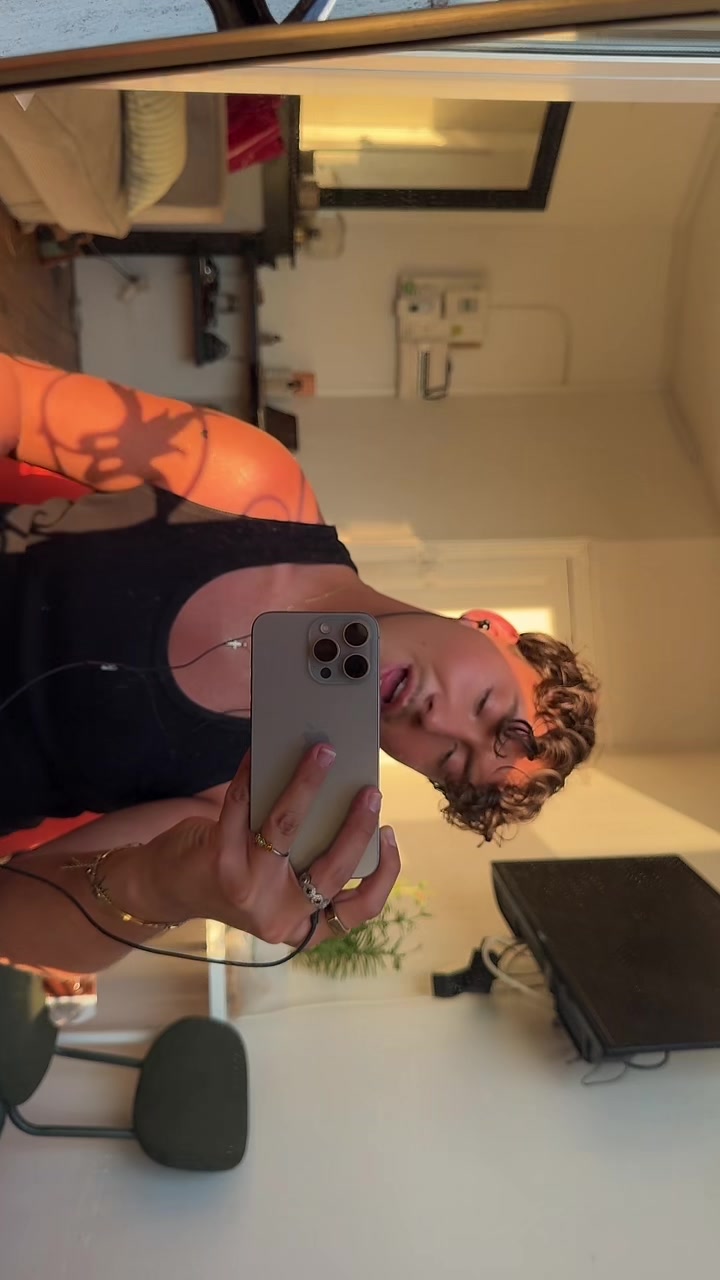 @B E N J I C A T