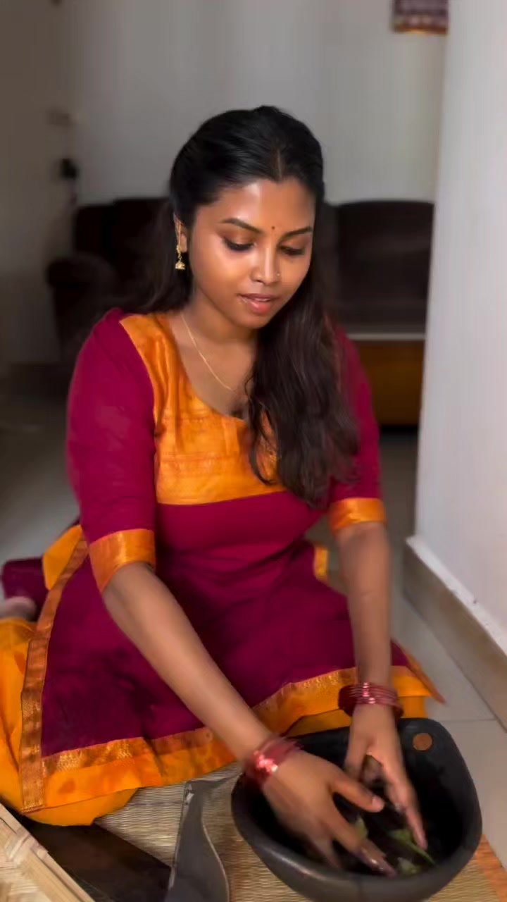 @Elakkiyaa