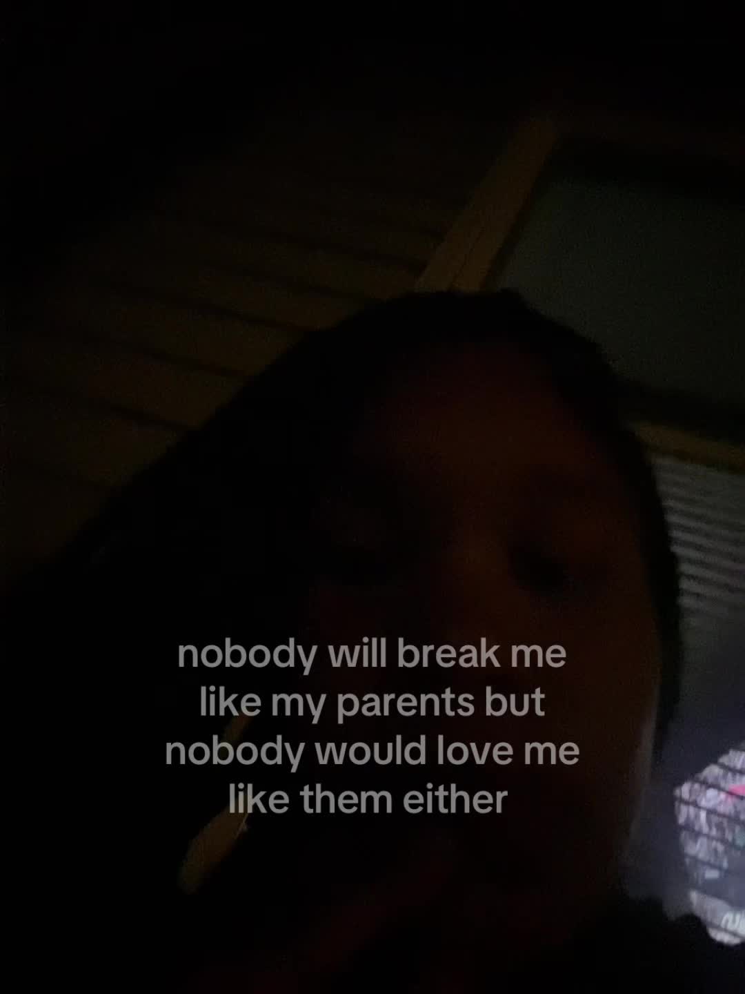 @•
