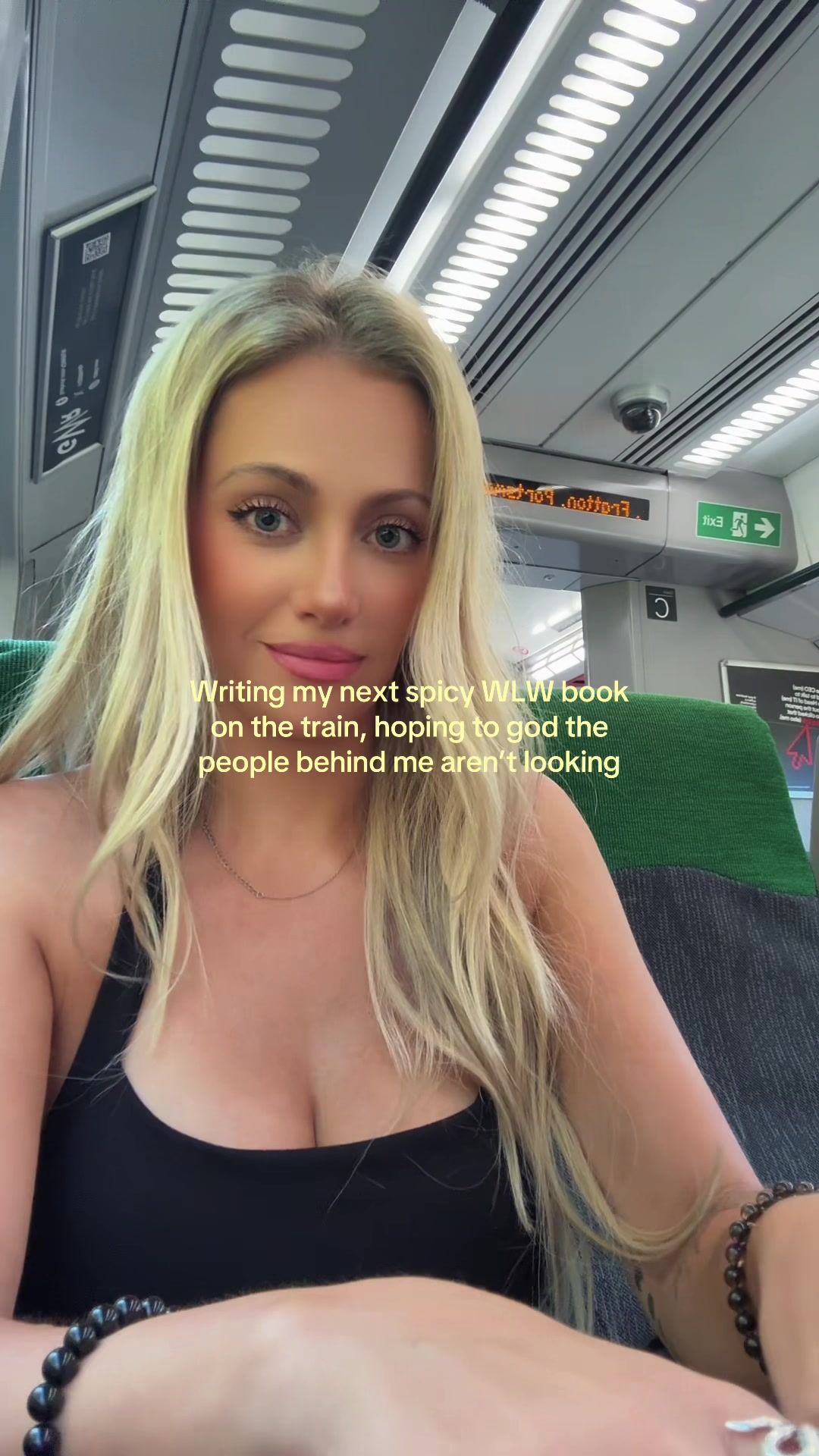 @Lisa J Evans sapphic author ⚢