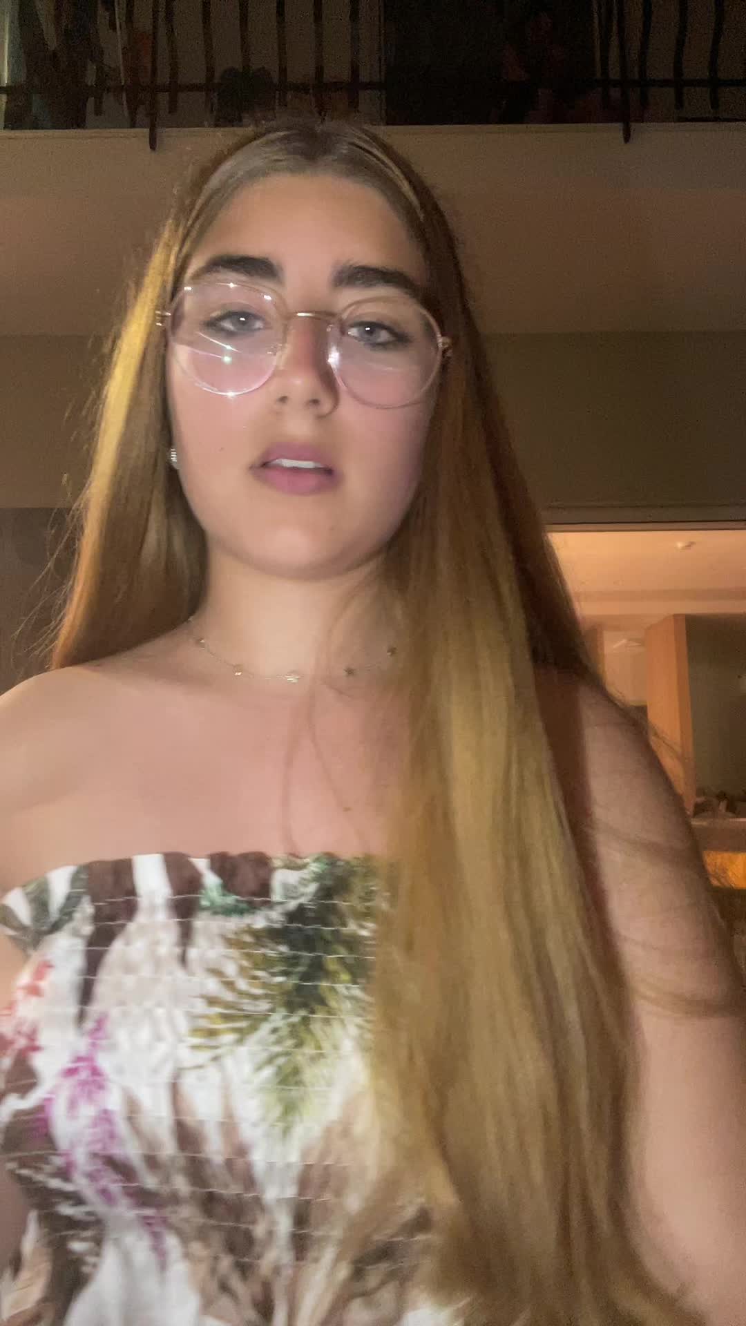 @lolaxfriends._