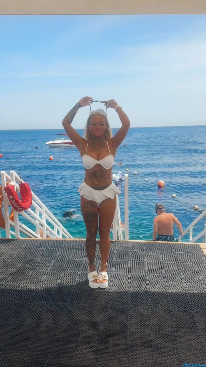 @ItsZenaBaby