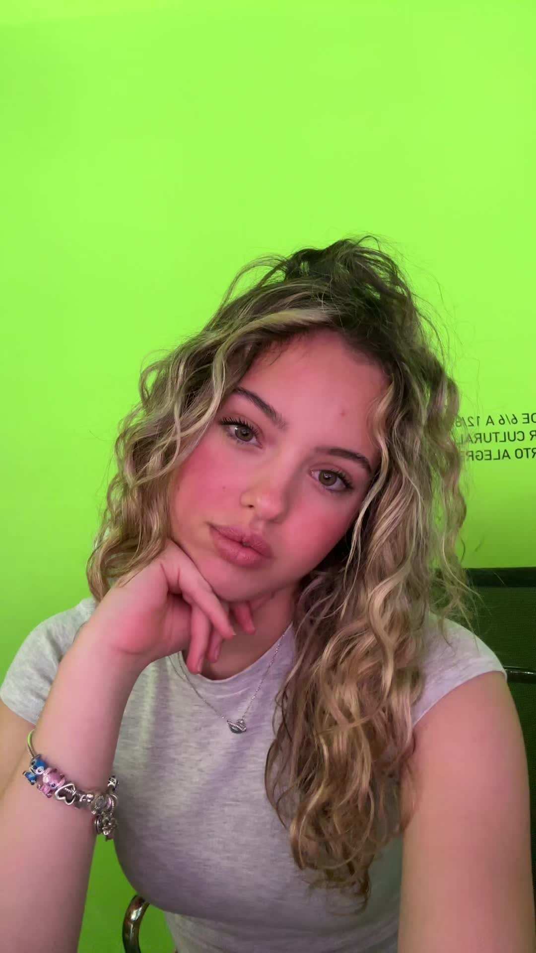 @σια