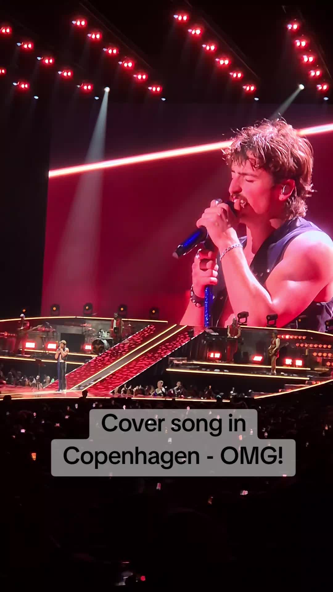 @Pink and glitter ๐ธ๐