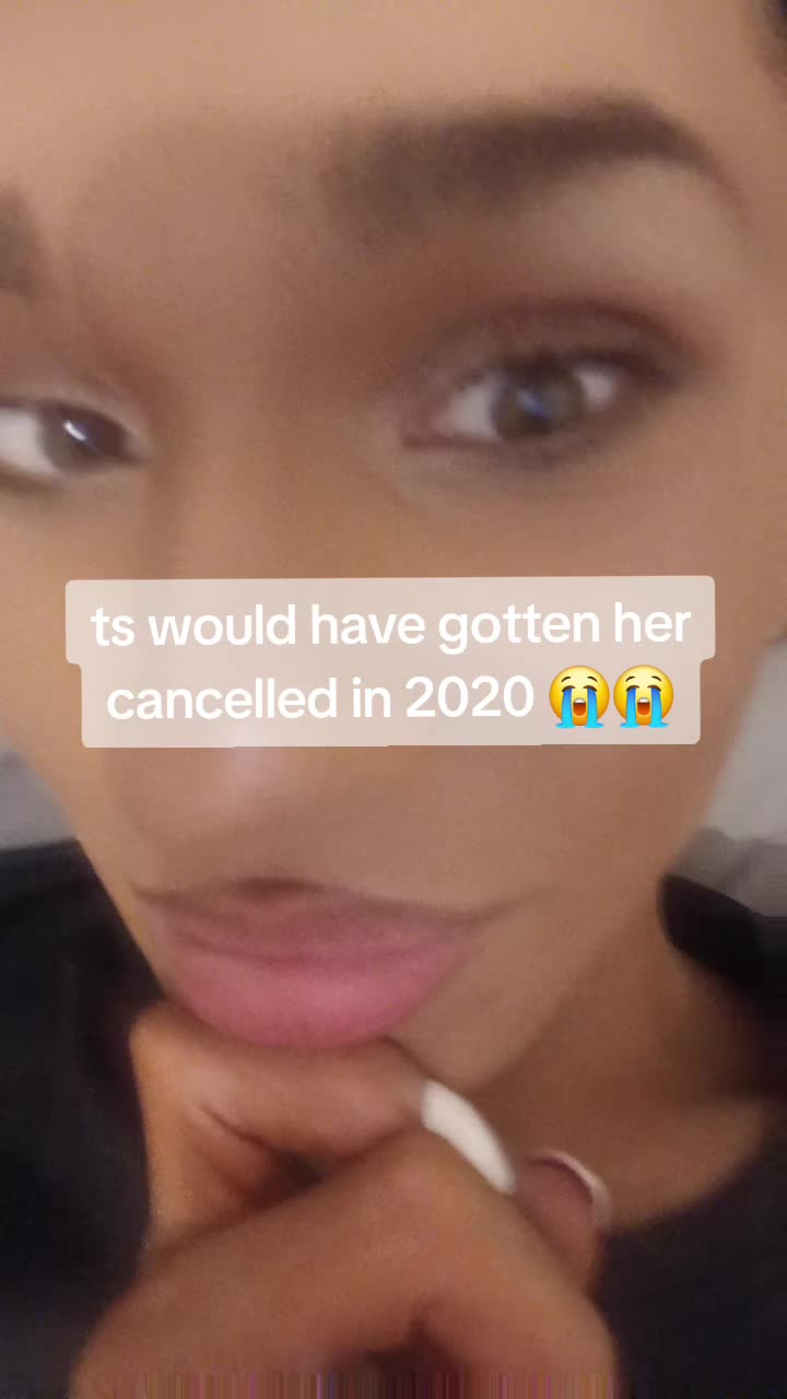 @thearianadavies