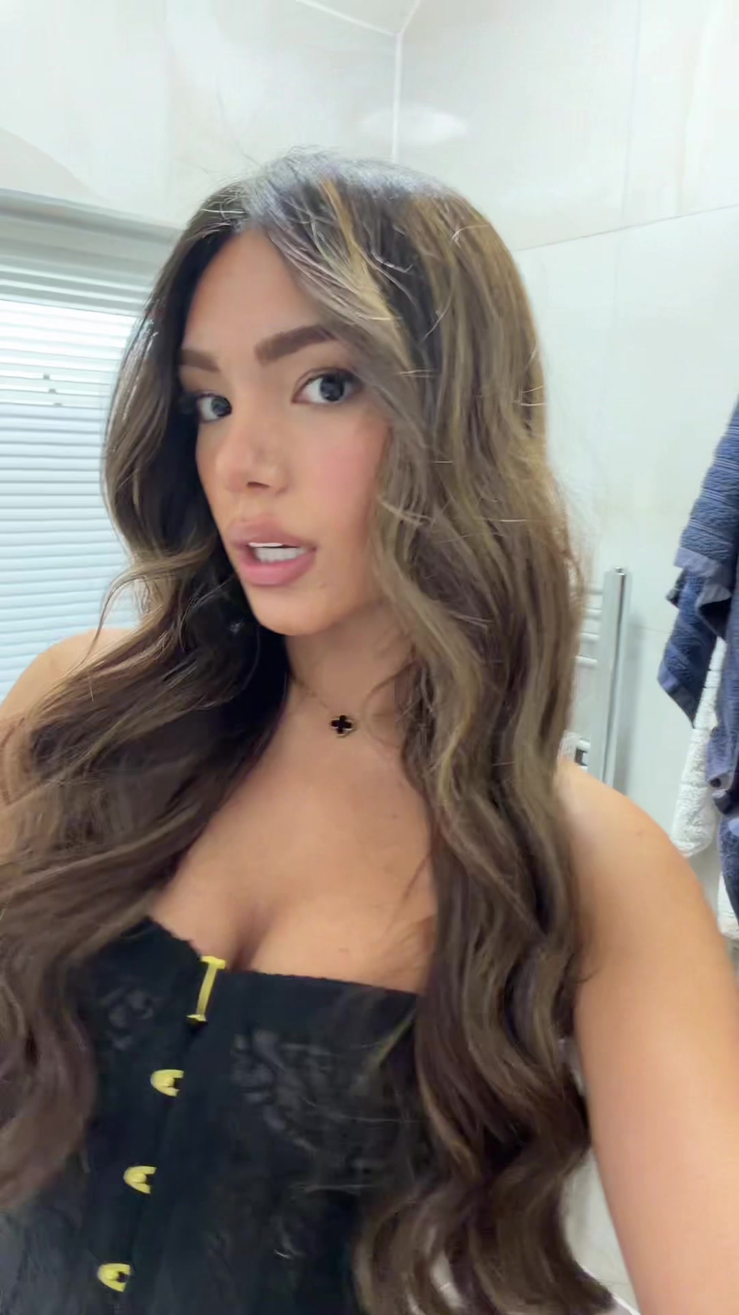 @ellishakarim_