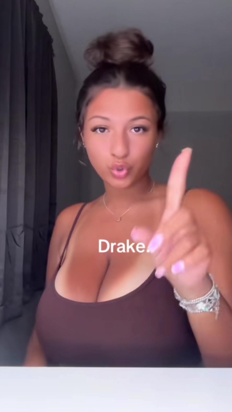 @⃟