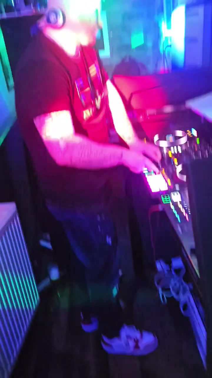 @Dj Robbo