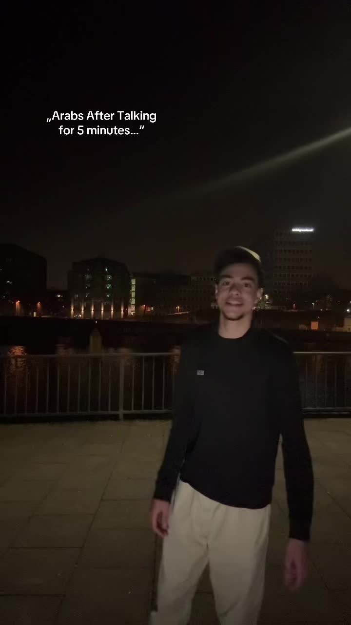 @🦦