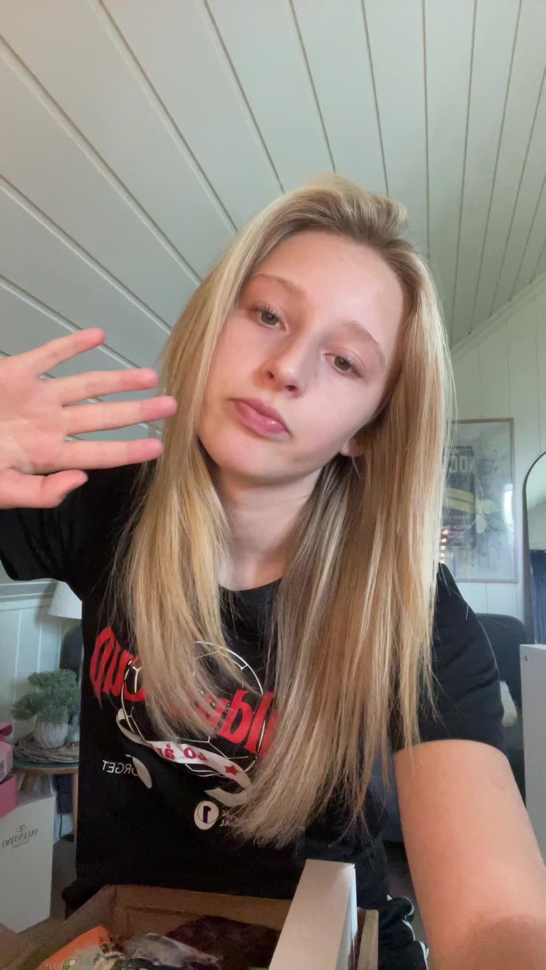 @Nicolineasland