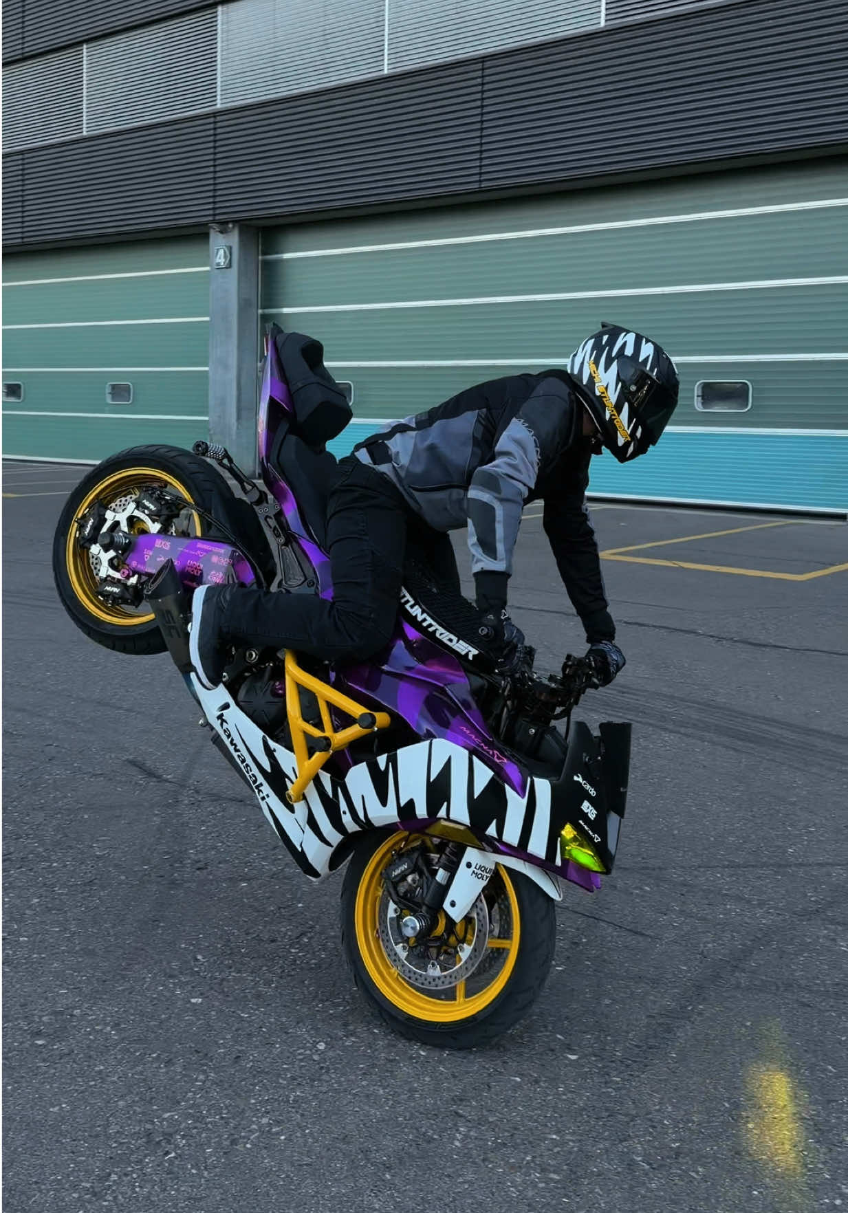 @Michi_stuntrider