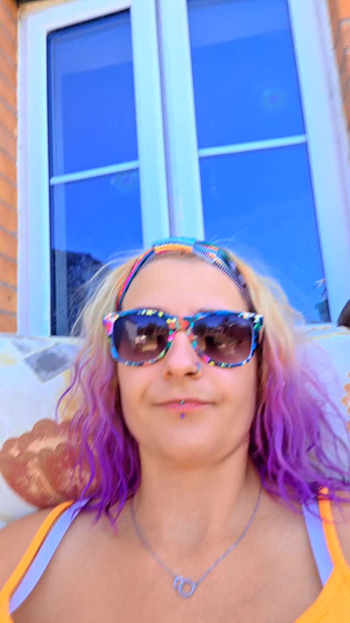 @Adora
