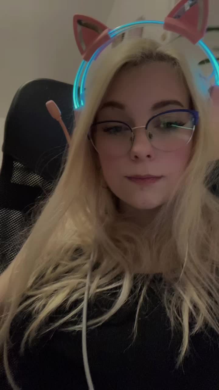 @Elinka🤔