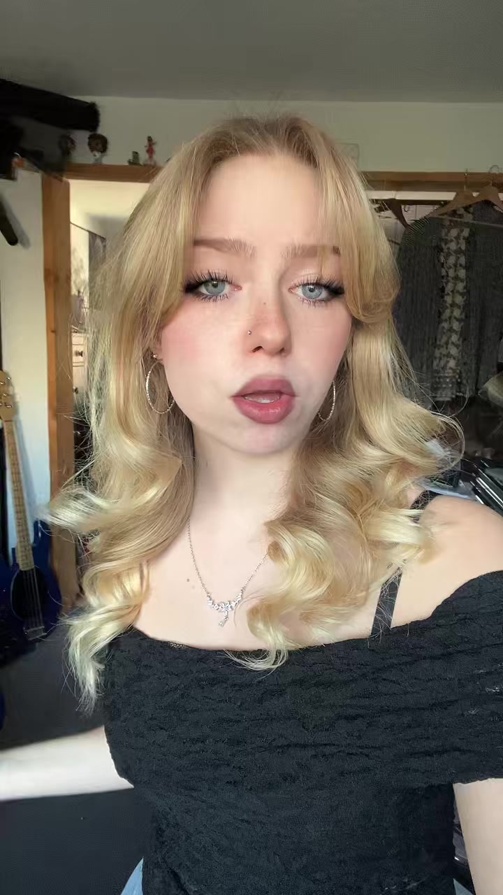 @kikisnowhite:)