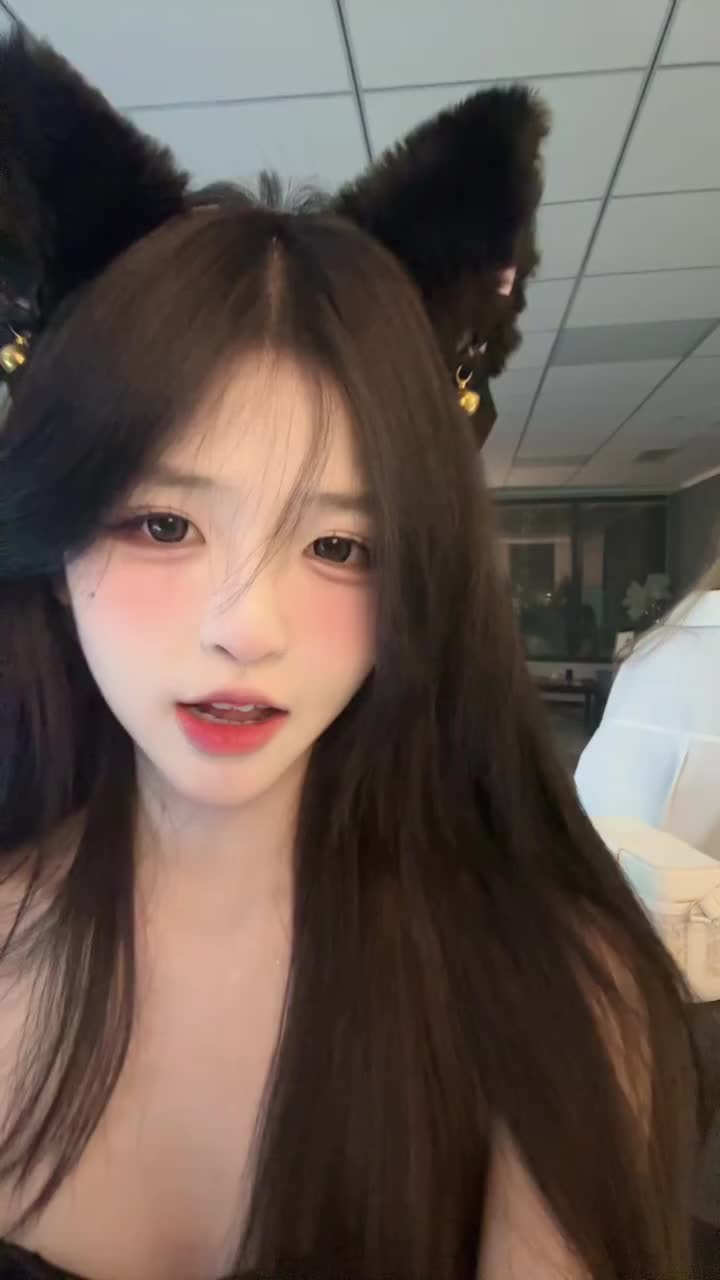 @Bella
