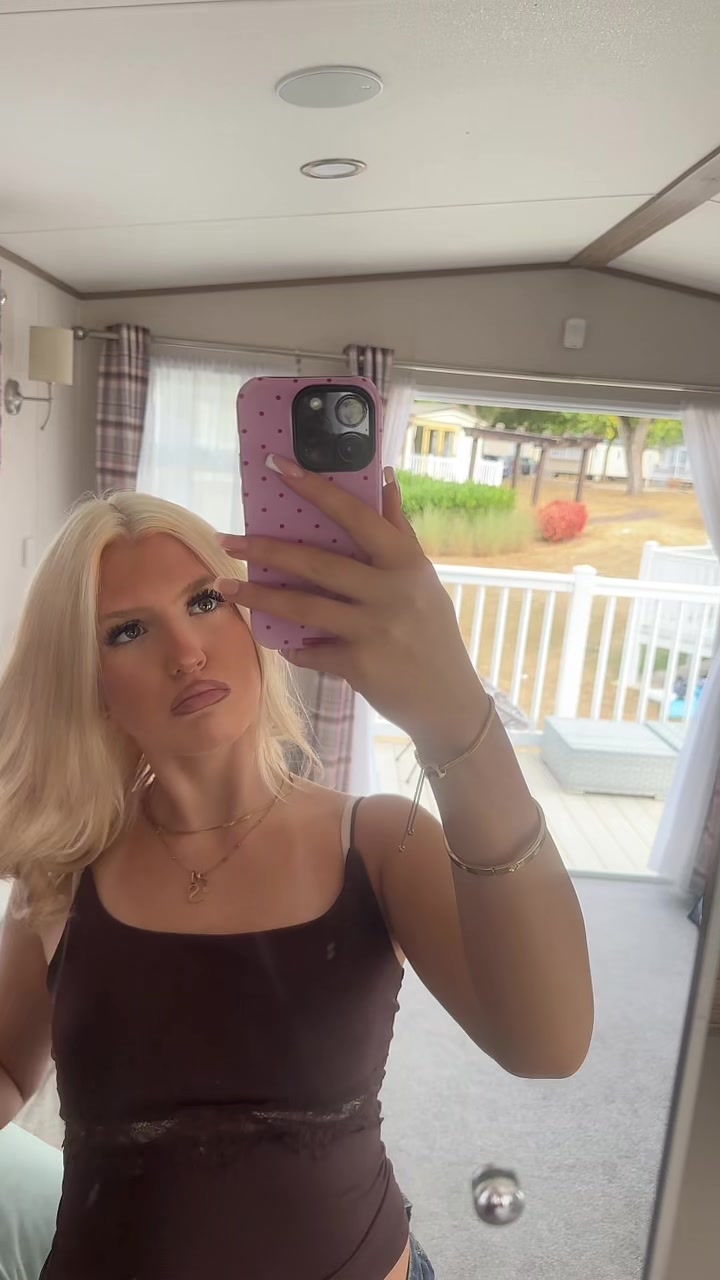 @𝐬𝐜𝐚𝐫𝐥𝐞𝐭𝐭🍒🍸