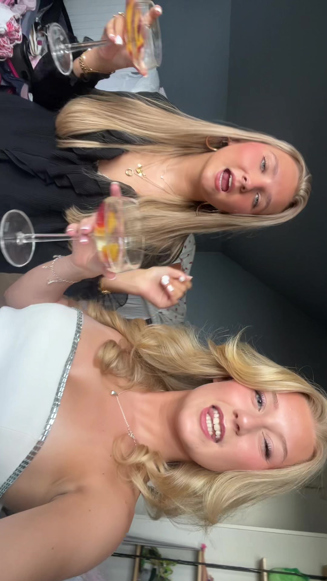 @Ella