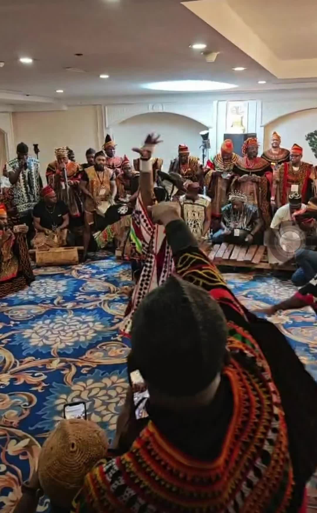 @𝔇.𝔅🇨🇲🇩🇪
