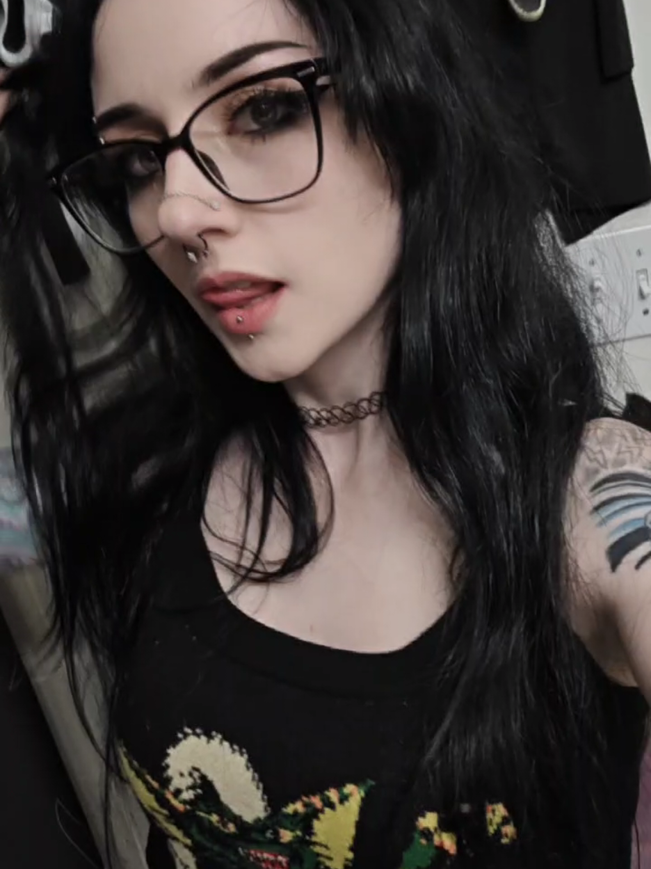 @𝕬𝖘𝖍𝖑𝖊𝖞 🦇