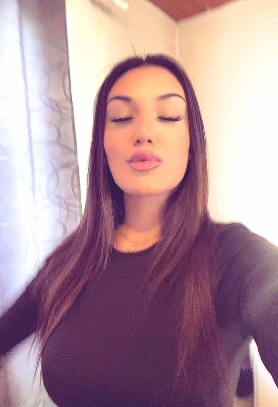 @𝒦𝒾𝒶𝓃𝒶
