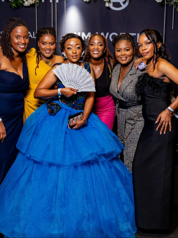 @Reinas Gowns