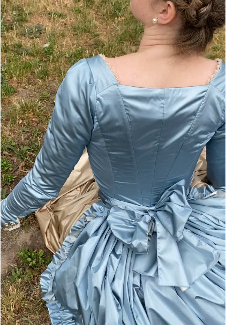 @ApollineLacray Costume